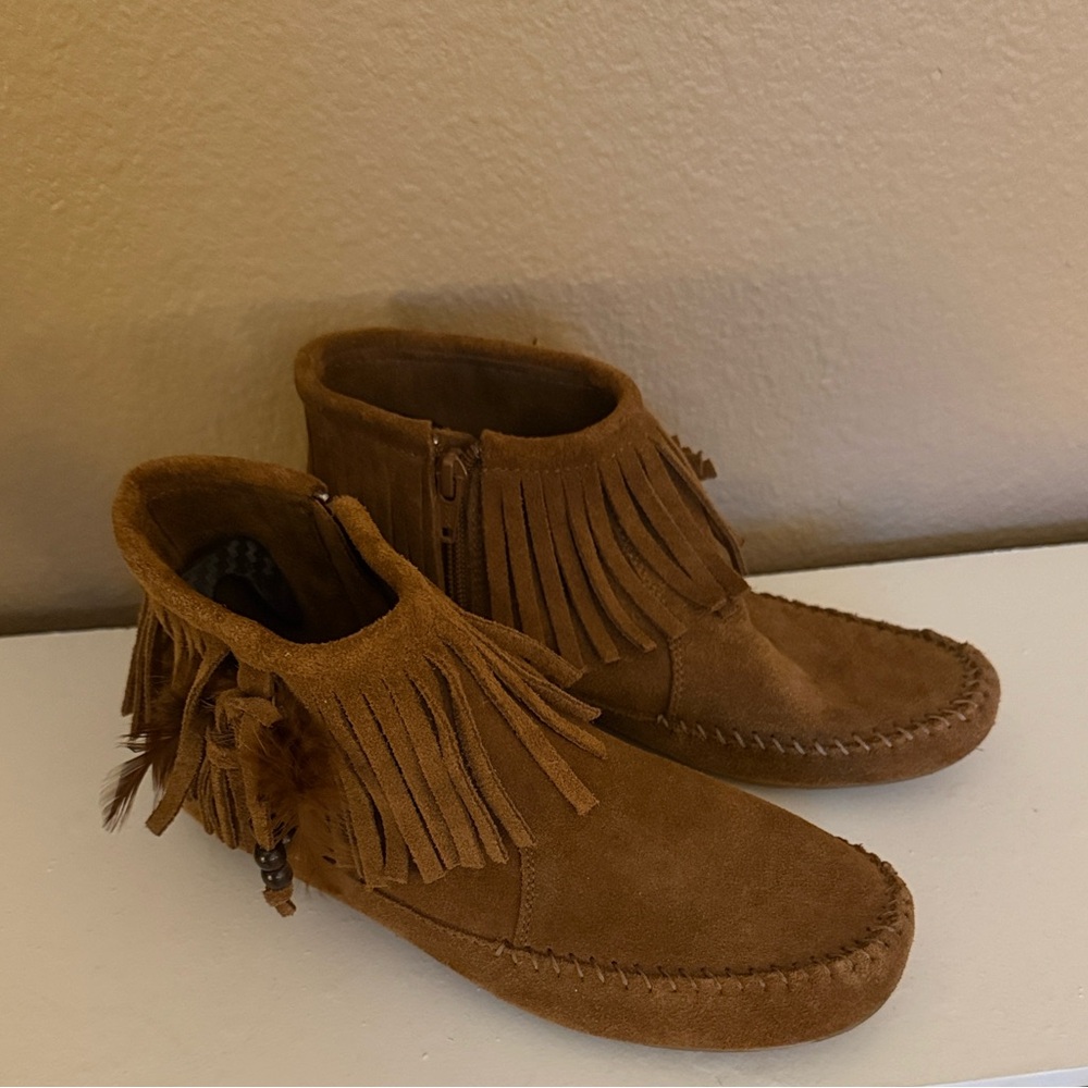 Minnetonka Brown Fringe Moccasins